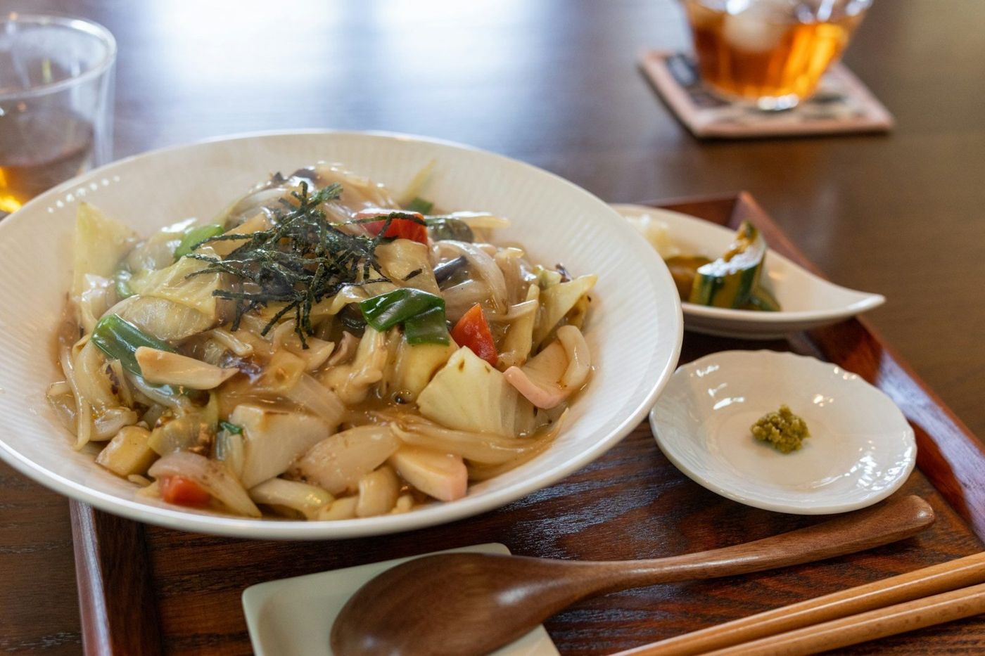 Vegane gebratene Udon-Nudeln