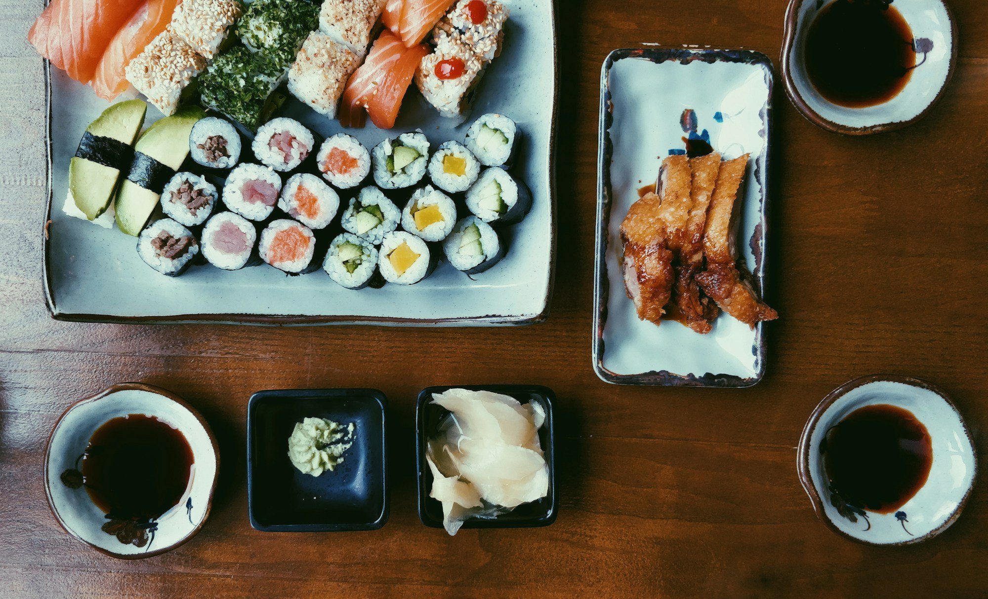 Eine Sushi-Platte für die ganze Runde.